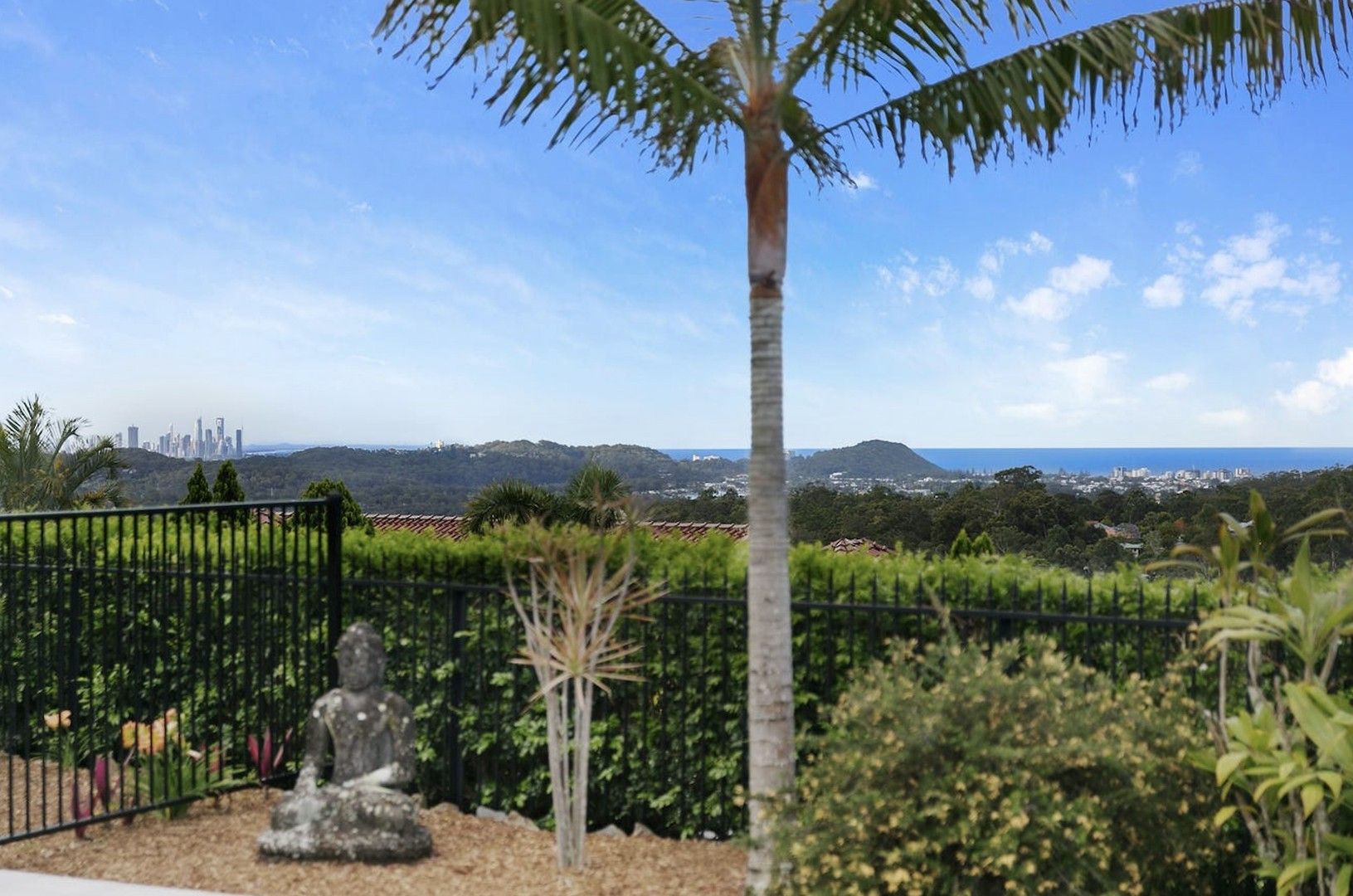 4 bedrooms House in 28-30 Buckingham Way ELANORA QLD, 4221