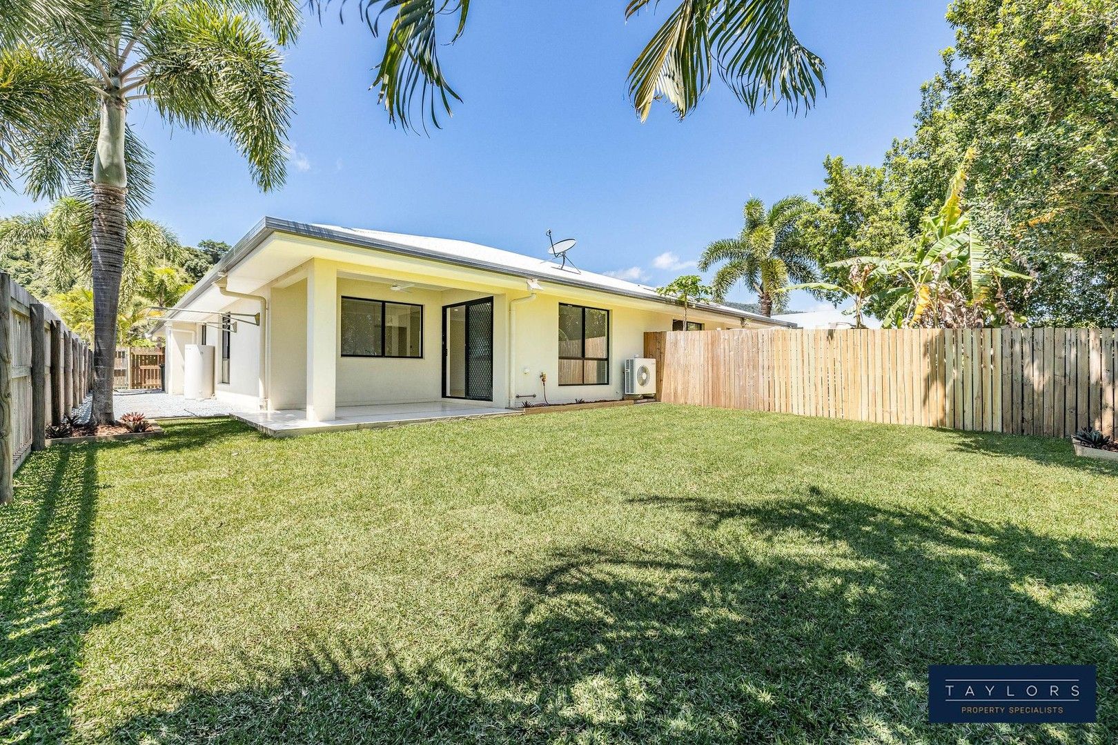 3 bedrooms Duplex in 2/62 South Molle Boulevard CANNONVALE QLD, 4802