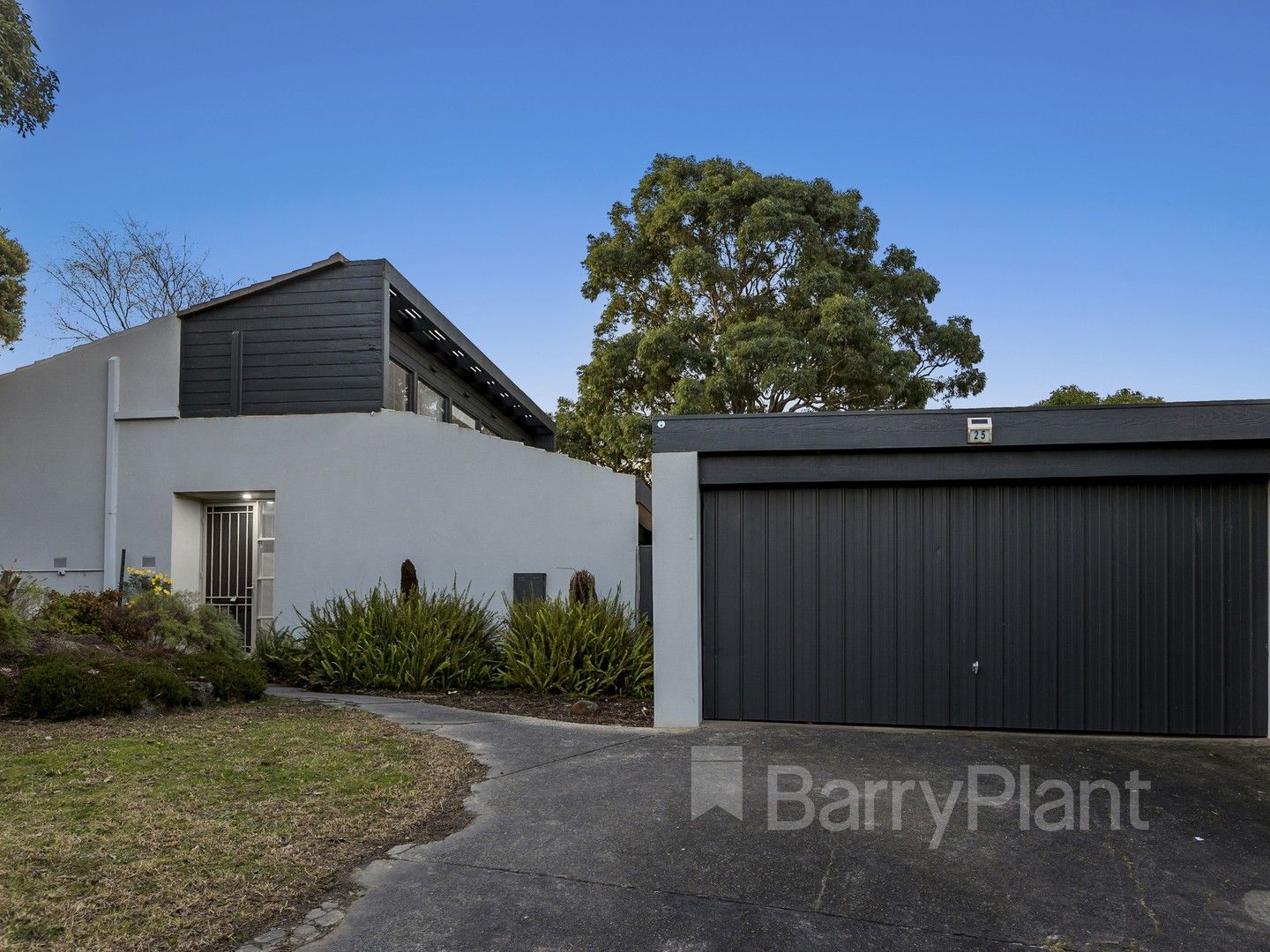 4 bedrooms House in 25 Piccadilly Avenue WANTIRNA SOUTH VIC, 3152