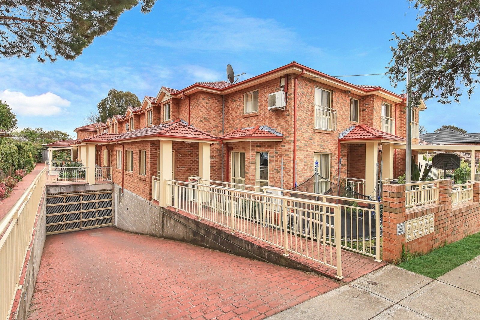 2/57 Chamberlain Rd, Guildford NSW 2161, Image 0