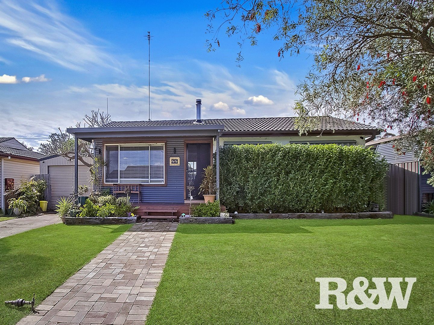 3 bedrooms House in 8 Melville Road ST CLAIR NSW, 2759