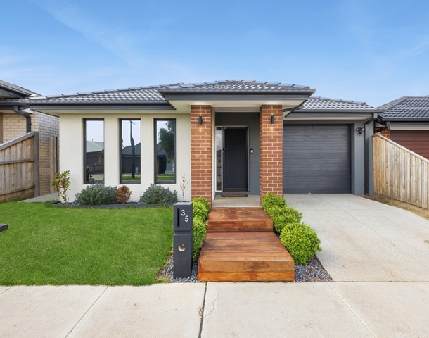 35 Fragrant Crescent, Diggers Rest VIC 3427