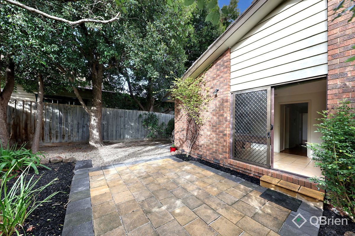 2 bedrooms Apartment / Unit / Flat in 2/30 Maroo Street HUGHESDALE VIC, 3166