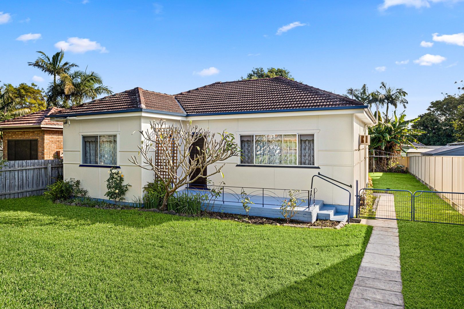 21 Lake Entrance Road, Oak Flats NSW 2529, Image 0