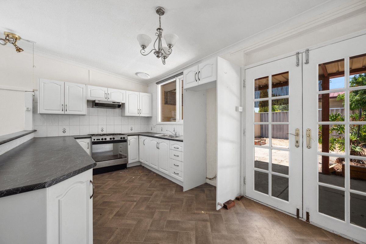 3 bedrooms House in 6 Werndley Street ARMADALE WA, 6112