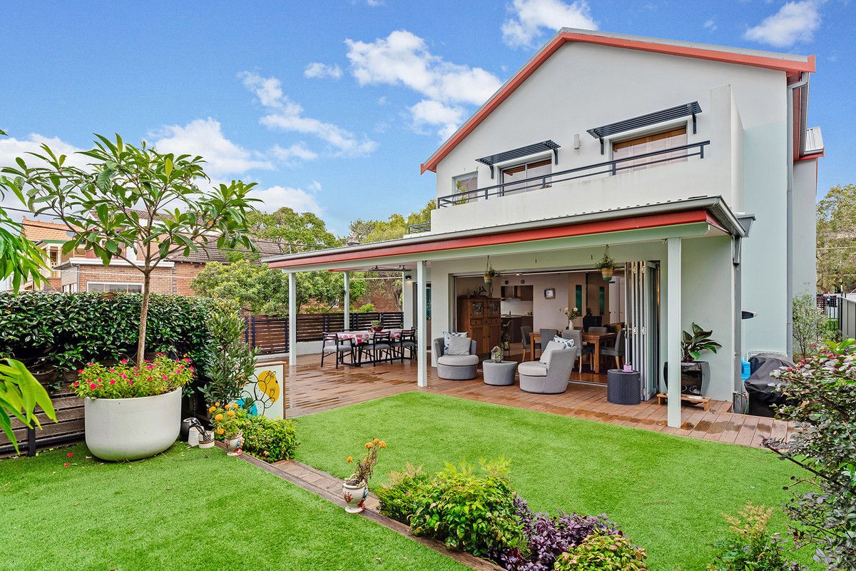 4 bedrooms House in 15 Yanko Avenue BRONTE NSW, 2024