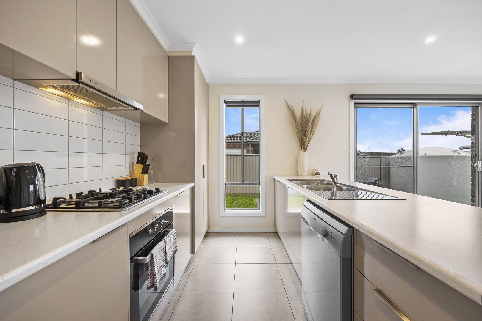 6/11 Spencer Street, Canadian VIC 3350, Image 2