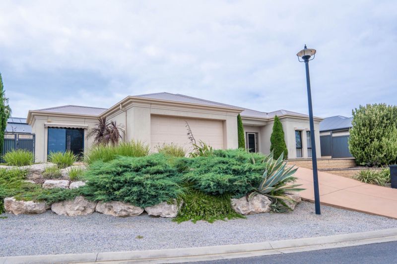 6 bedrooms House in  MCCRACKEN SA, 5211