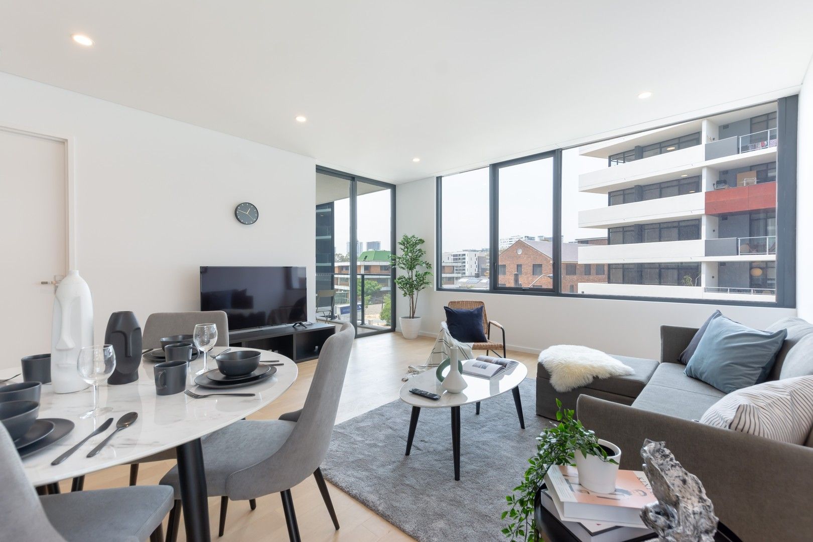 2 bedrooms Apartment / Unit / Flat in 213/12 Paul Street ZETLAND NSW, 2017