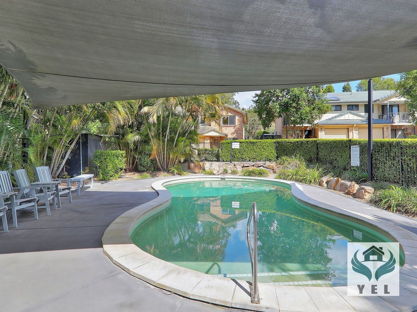 ID3901895/25 Hogan Place, Seventeen Mile Rocks QLD 4073 Townhouse