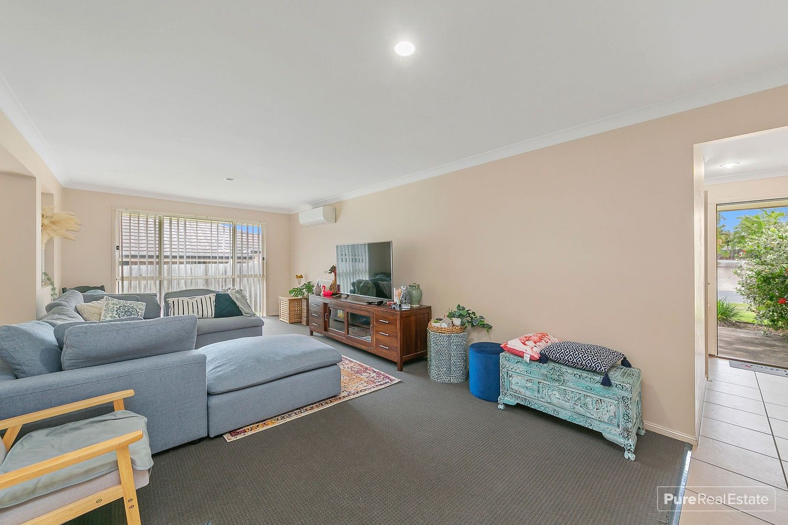 4 bedrooms House in 21 Charlton Place REGENTS PARK QLD, 4118