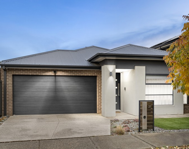 21 Caro Way, Fraser Rise VIC 3336