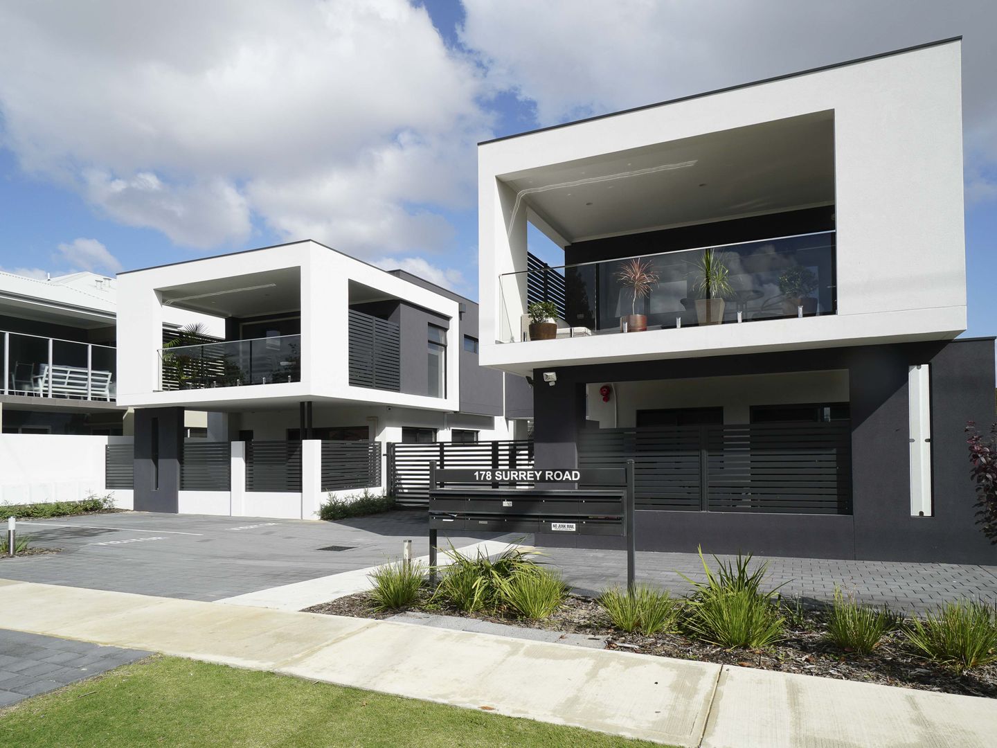 1 bedrooms Apartment / Unit / Flat in 3/178 Surrey Road RIVERVALE WA, 6103