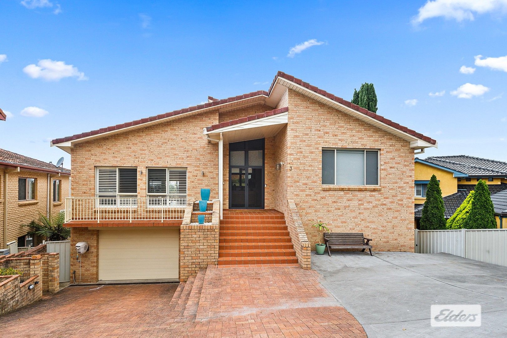 6 bedrooms House in 3 Agnew Close BALGOWNIE NSW, 2519