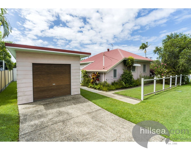 1 Third Avenue, Labrador QLD 4215