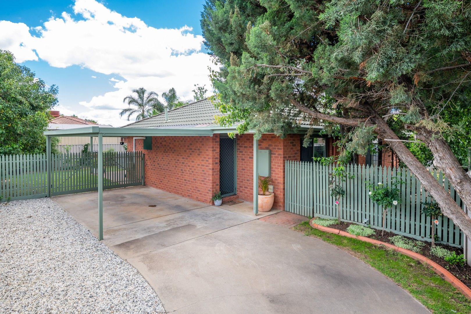 3 bedrooms House in 5 Donmaria Court SHEPPARTON VIC, 3630