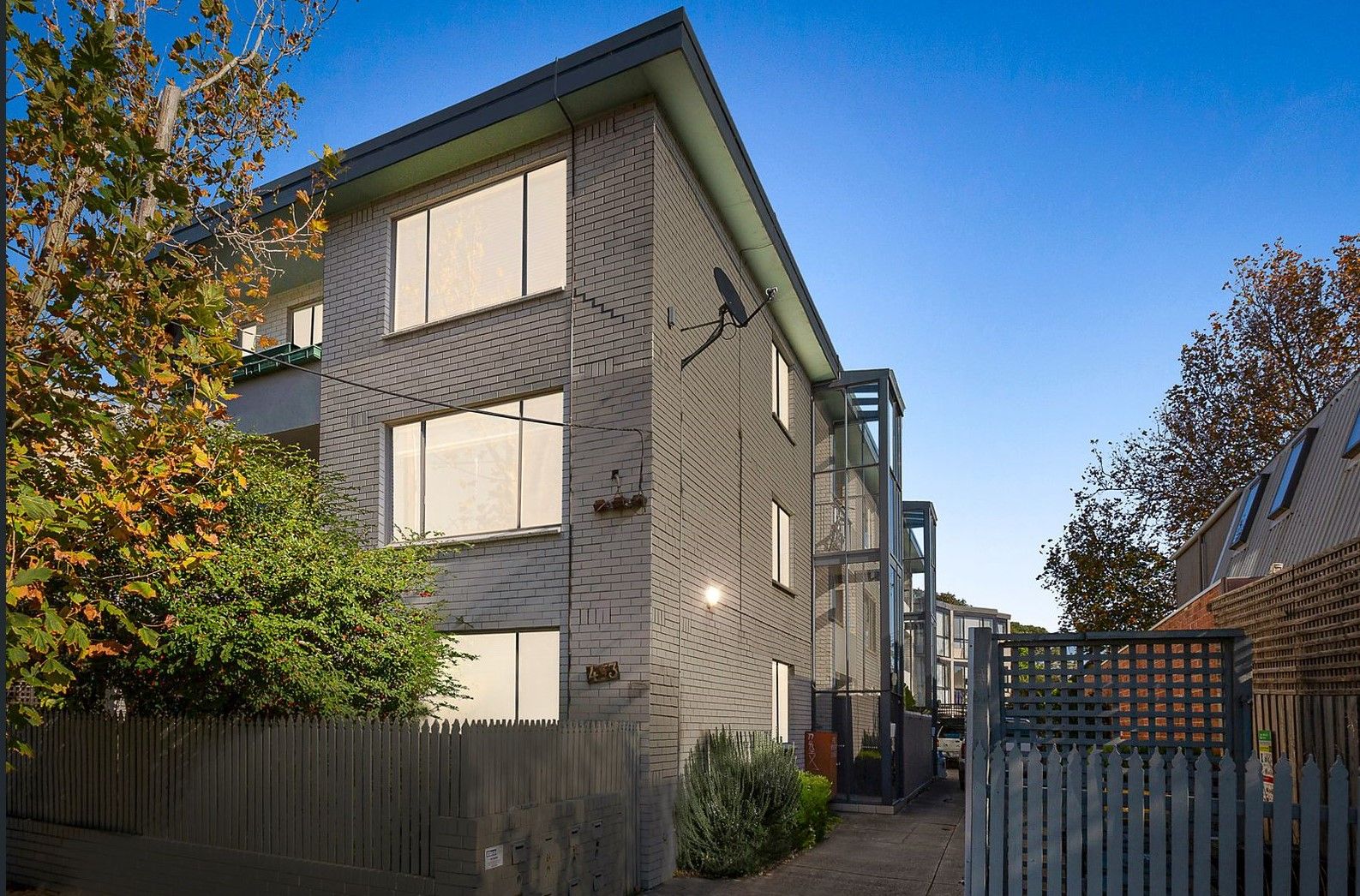 2 bedrooms Apartment / Unit / Flat in 8/493-495 St Kilda Street ELWOOD VIC, 3184