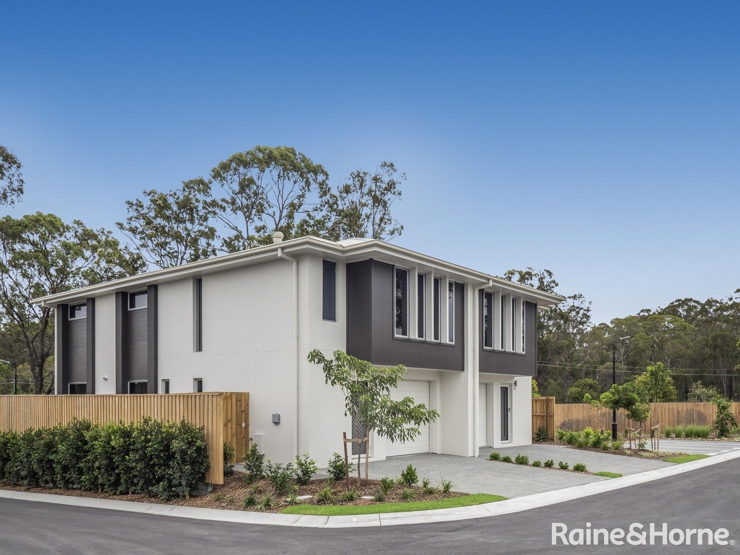 3 bedrooms Townhouse in 36 Cox Road PIMPAMA QLD, 4209