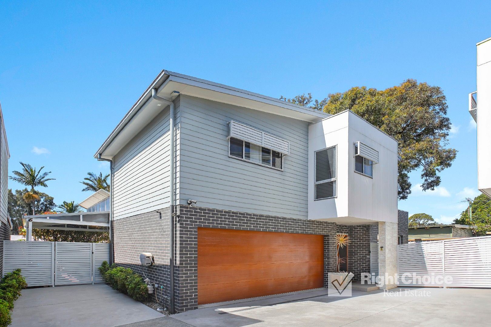 4 bedrooms Townhouse in 5/13 Fisher Street OAK FLATS NSW, 2529