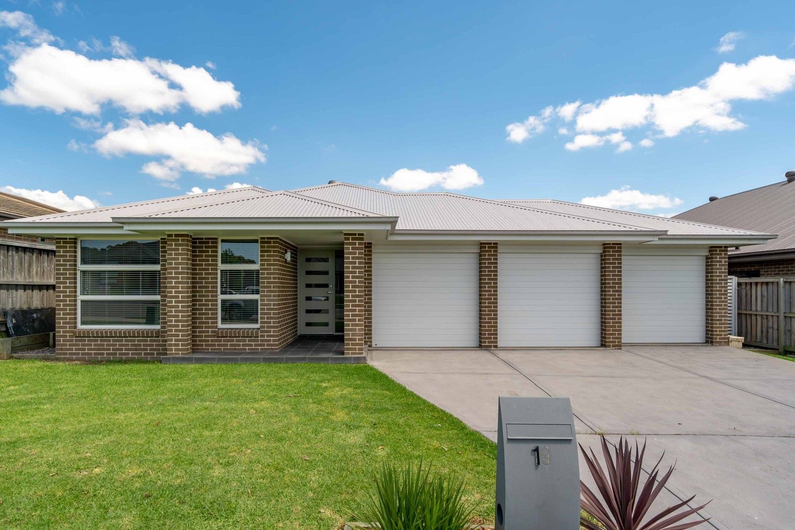4 bedrooms House in 19 Dragonfly Drive CHISHOLM NSW, 2322