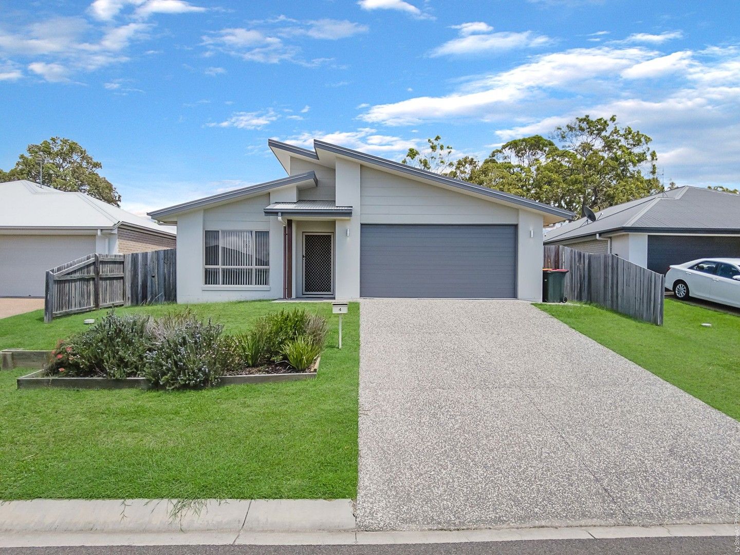 3 bedrooms House in 4 Lillee Court URANGAN QLD, 4655