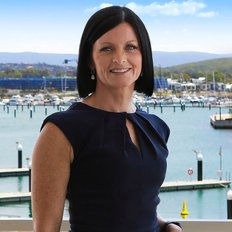 Jacqui Rowe, Property manager