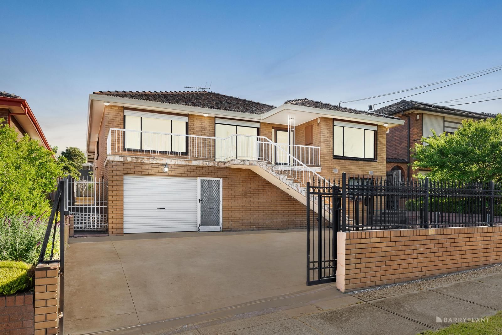 4 bedrooms House in 42 Gisborne Street BULLEEN VIC, 3105