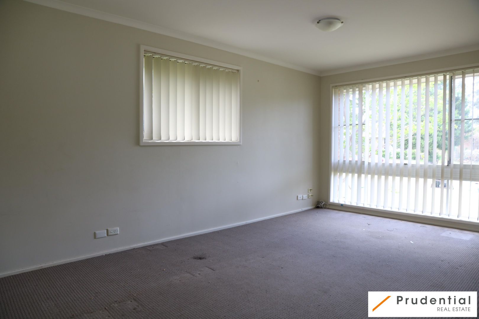 33 Oswald Crescent, Rosemeadow NSW 2560, Image 1