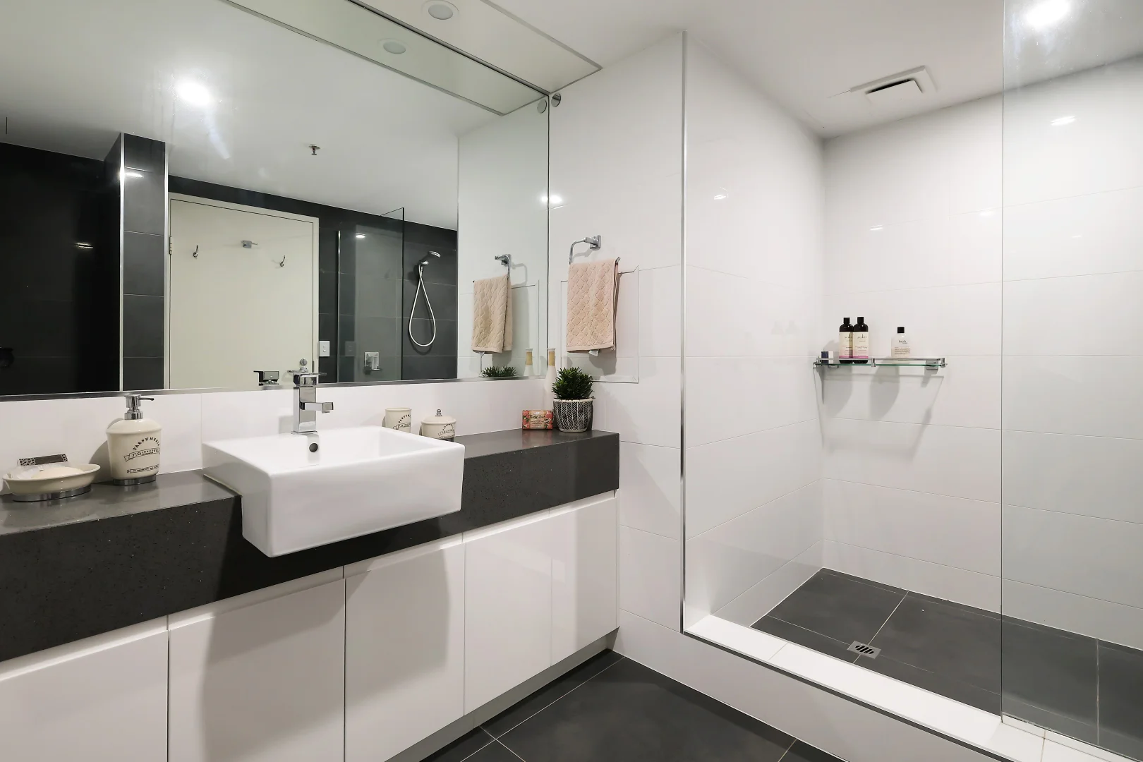 Additional image 10 of 302/1 Peak Avenue, Main Beach QLD 4217