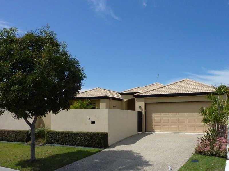 4 bedrooms House in 18 Cayman Place PARREARRA QLD, 4575