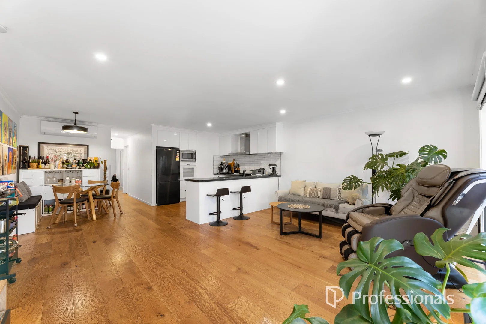 Primary image of 2/16 Wembley Grove, McKinnon VIC 3204