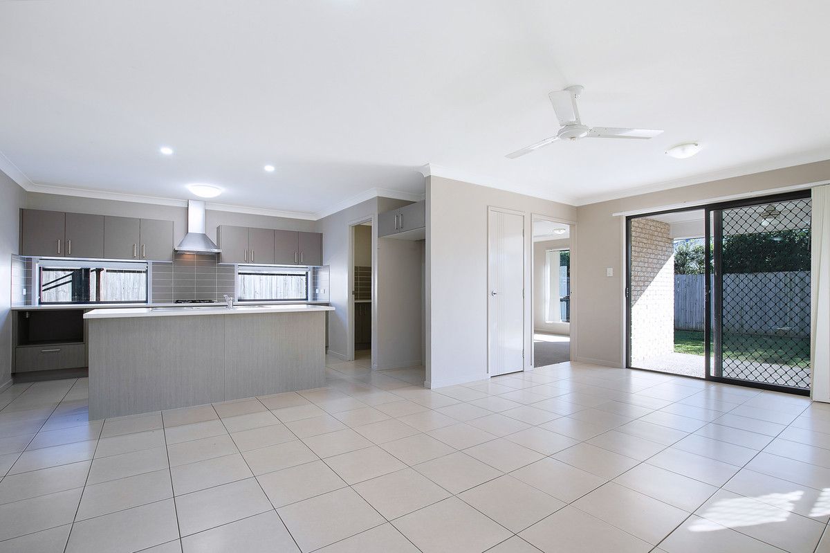 5 bedrooms House in 11 Mannikin Street GRIFFIN QLD, 4503