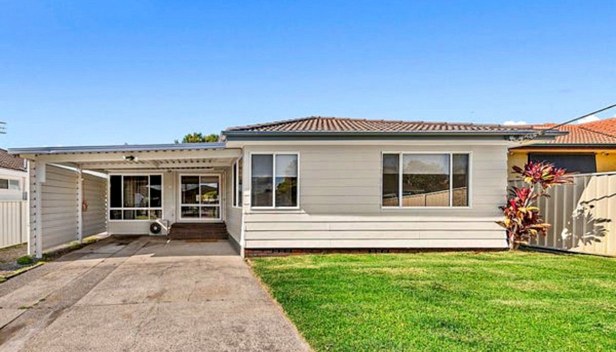 4 bedrooms House in 12 Cook Street KILLARNEY VALE NSW, 2261