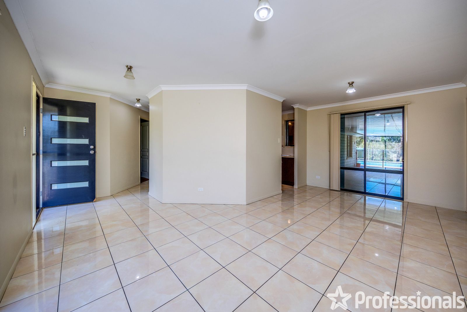 9-11 Corona Court, Gleneagle QLD 4285, Image 2