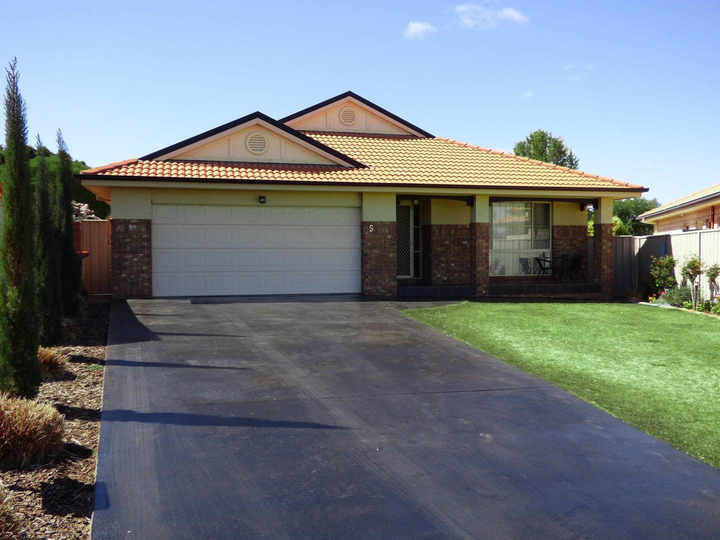 5 Theeuff Place, Griffith NSW 2680