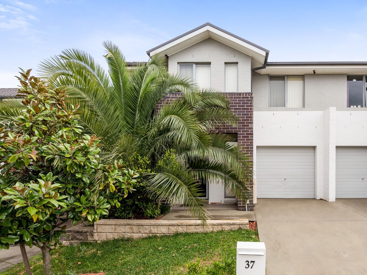 37 Sovereign Circuit, Glenfield NSW 2167, Image 0
