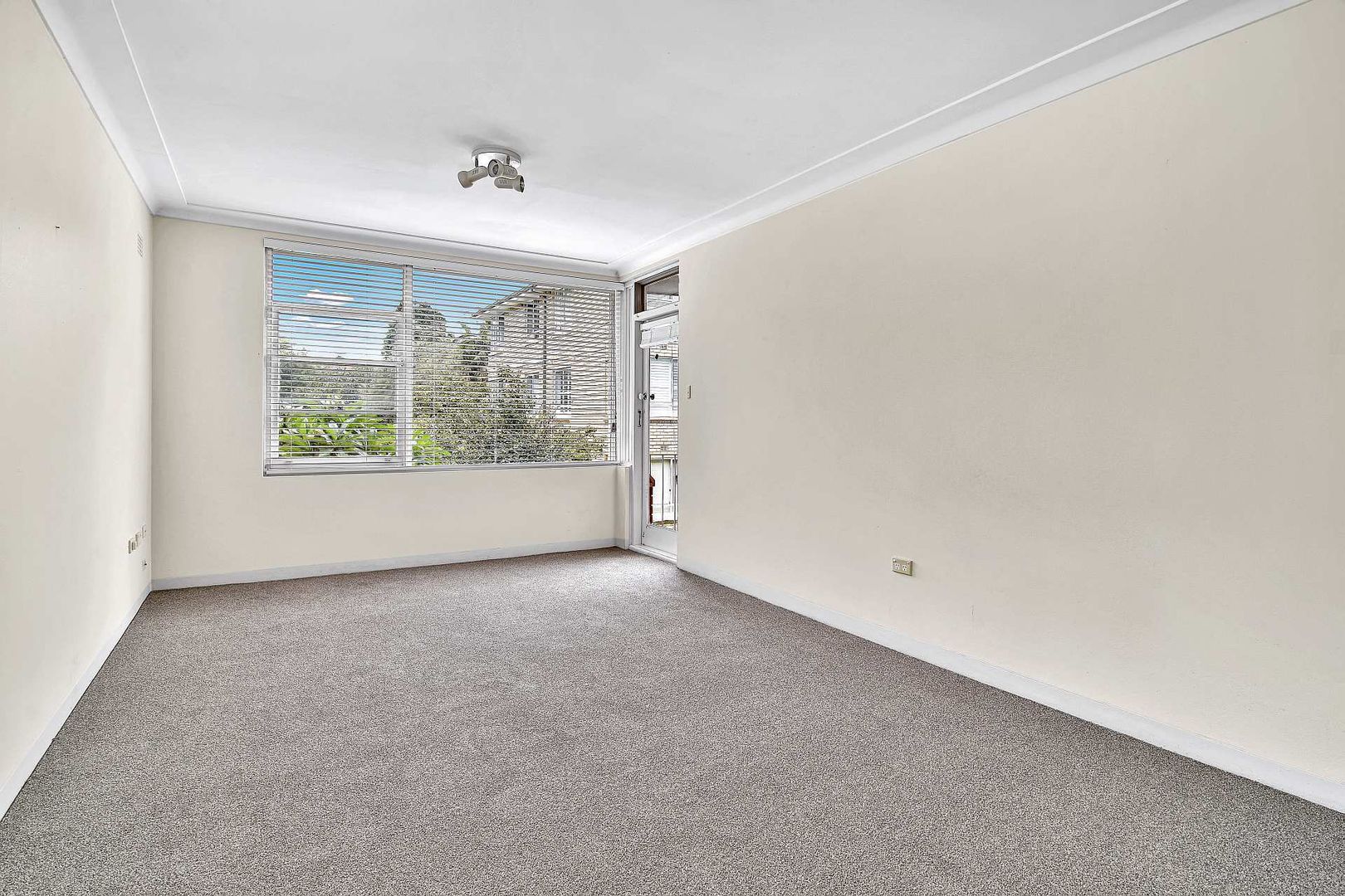 2 bedrooms Apartment / Unit / Flat in 10/24 Bennett Street NEUTRAL BAY NSW, 2089