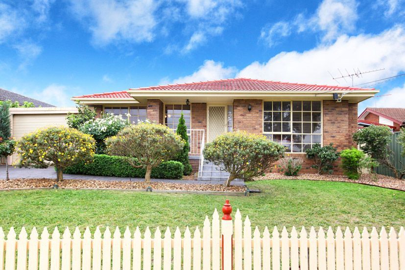 3 bedrooms House in 12 Chisholm Avenue ATTWOOD VIC, 3049