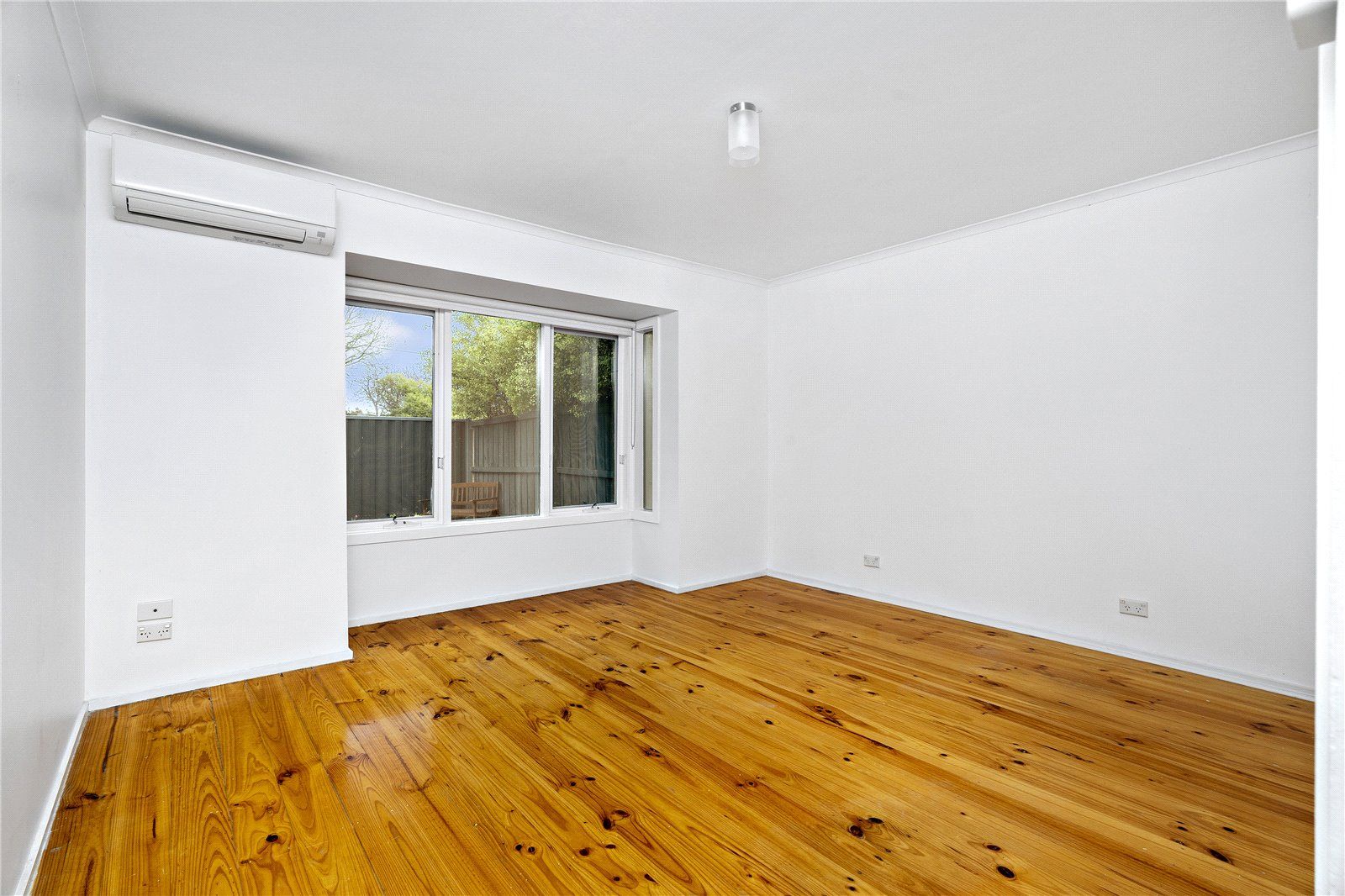 2 bedrooms House in 3/39-41 Centre Dandenong Road DINGLEY VILLAGE VIC, 3172
