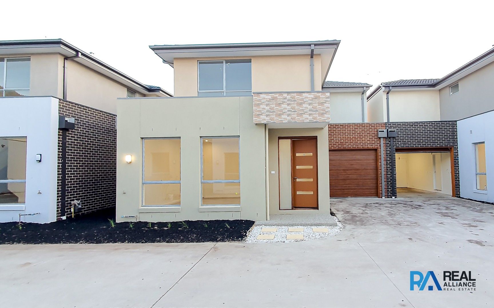 3 bedrooms Townhouse in 9 Higgins court PAKENHAM VIC, 3810