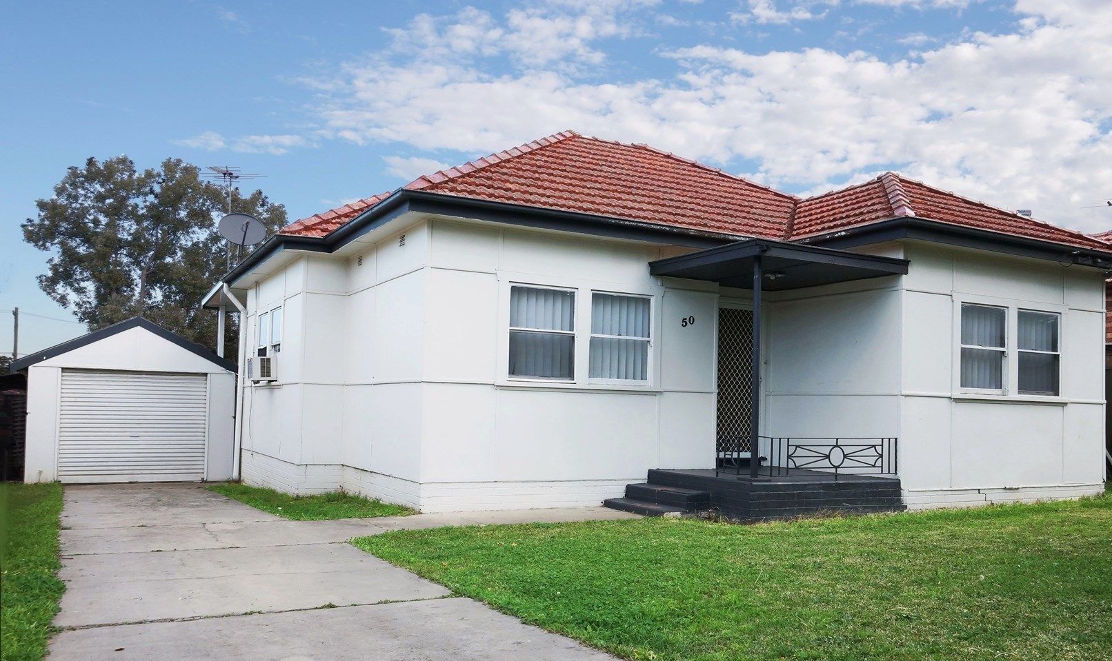 2 bedrooms House in 50 Carnation Ave BANKSTOWN NSW, 2200