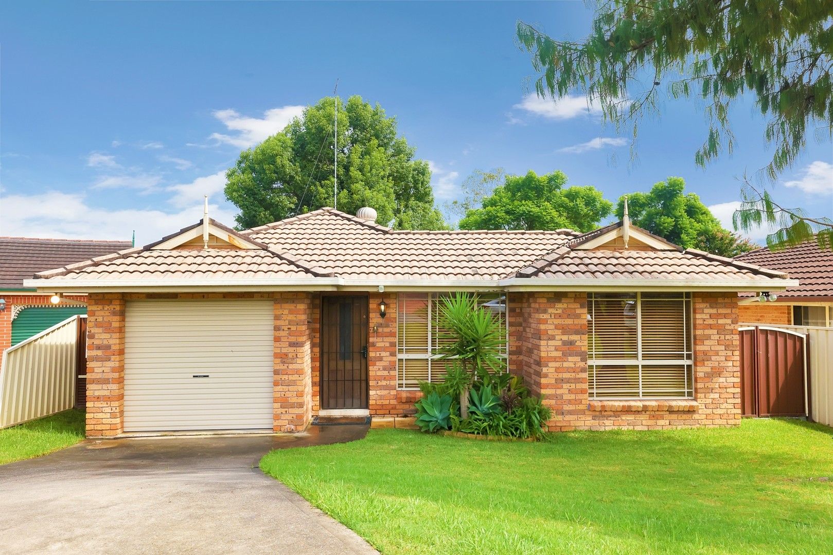3 bedrooms House in 8 Ernstine Hill Close GLENMORE PARK NSW, 2745