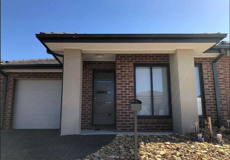 3 bedrooms House in 11 Booyong Street CRAIGIEBURN VIC, 3064