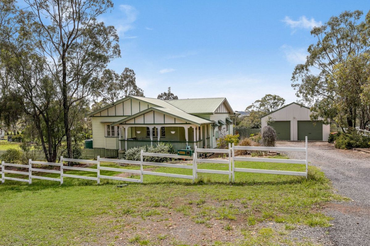 3 bedrooms House in 4 Thomas Street MERINGANDAN WEST QLD, 4352