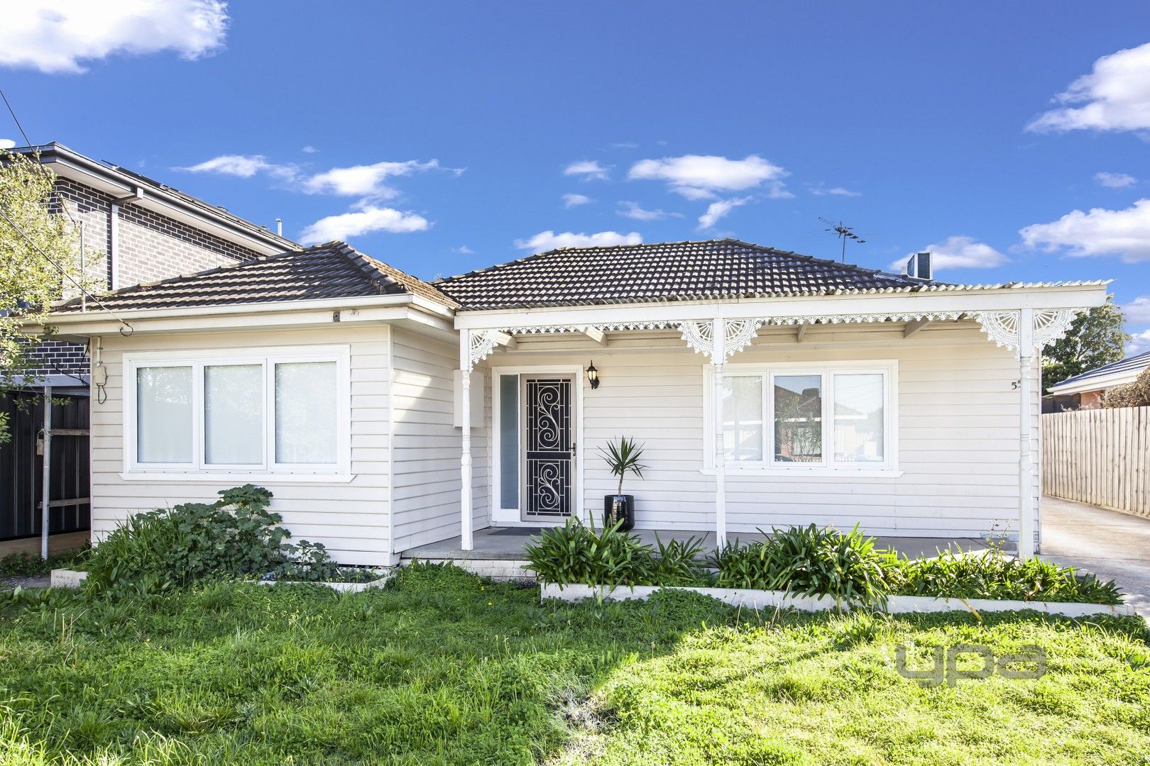 3 bedrooms House in 1/55 Ivanhoe Street ST ALBANS VIC, 3021