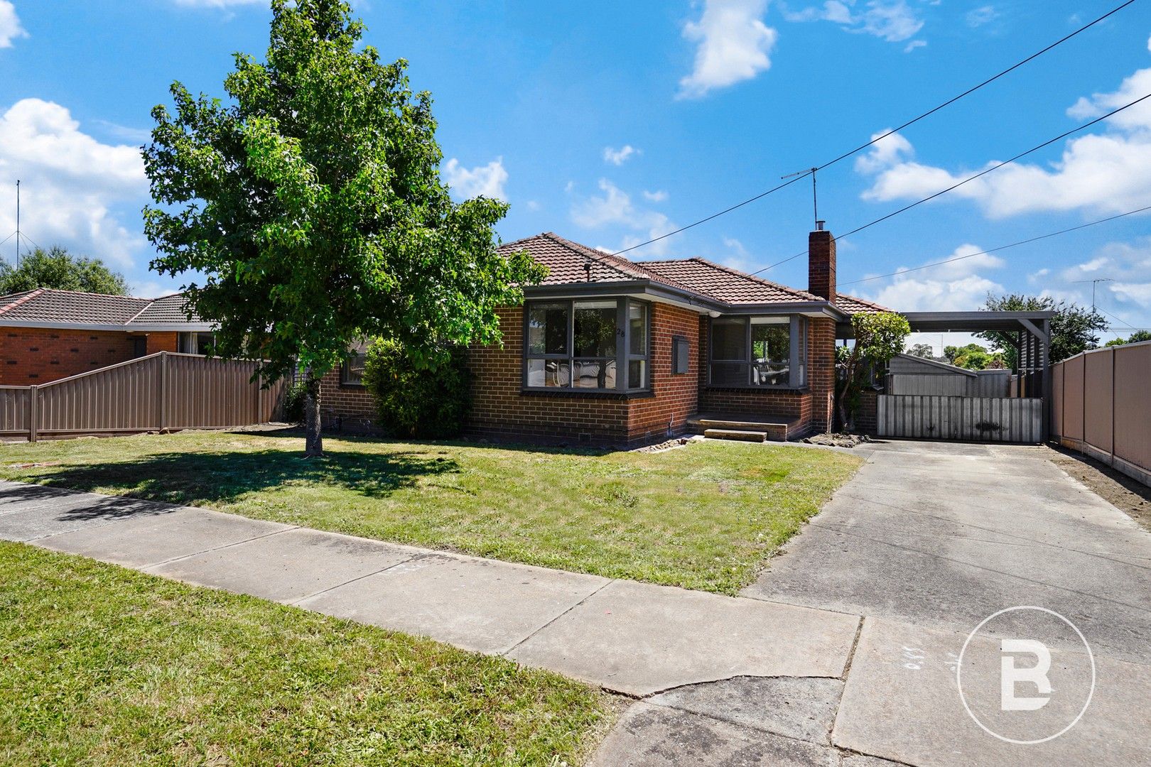 3 bedrooms House in 28 Ivanhoe Street WENDOUREE VIC, 3355