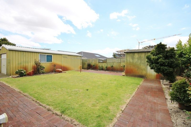 3 bedrooms House in 9 Morago Crescent CLOVERDALE WA, 6105