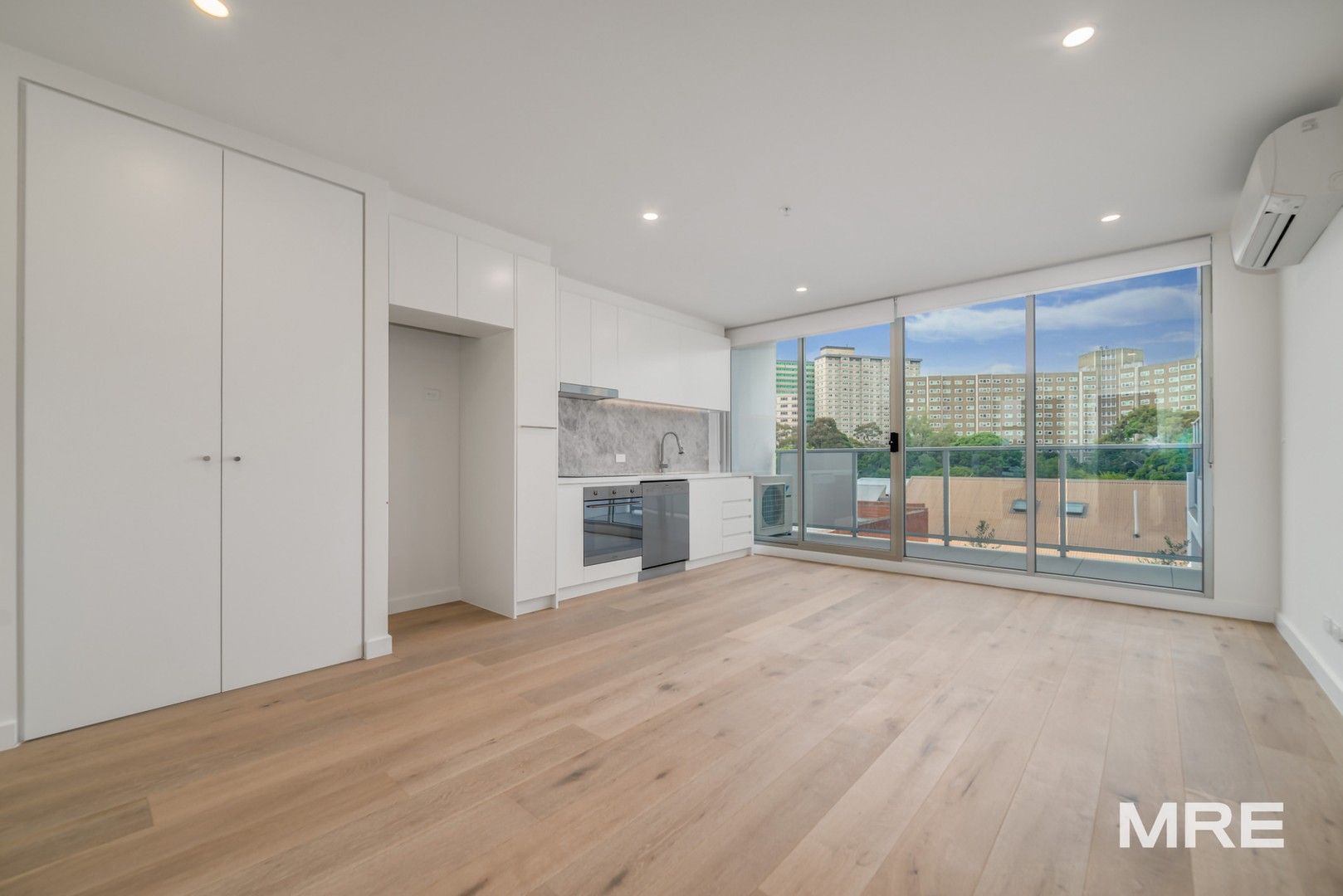1 bedrooms Apartment / Unit / Flat in 209/33 Racecourse Road NORTH MELBOURNE VIC, 3051