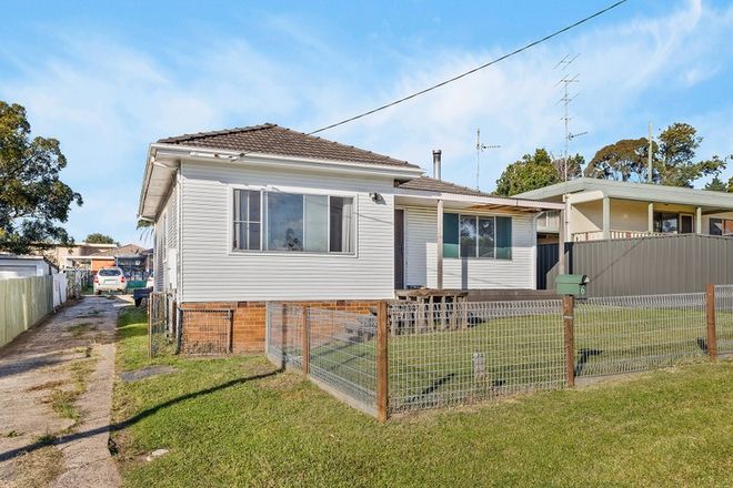 Picture of 6 Eleanor Avenue, OAK FLATS NSW 2529