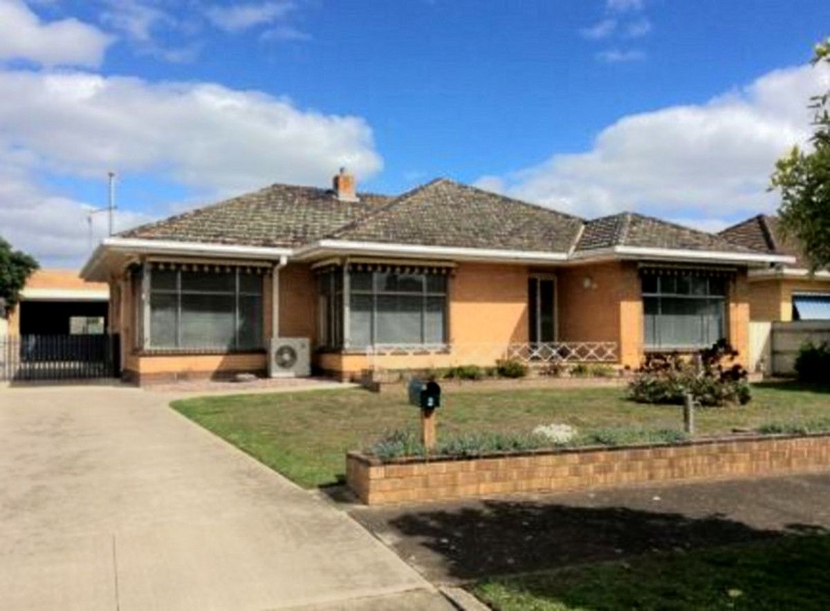 4 bedrooms House in 2 Adrian Street COLAC VIC, 3250